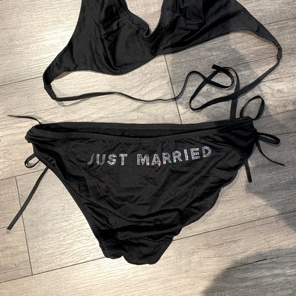 Malia Mills JUST MARRIED Black Halter Bikini - Picture 2 of 3